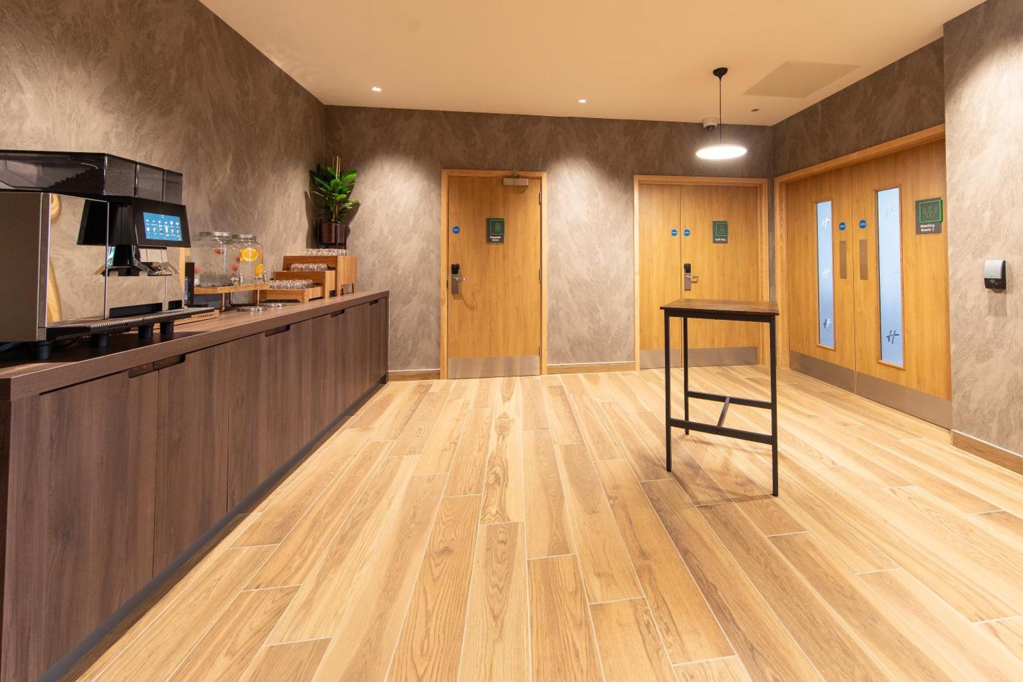 Holiday Inn Blackpool By Ihg Exterior photo